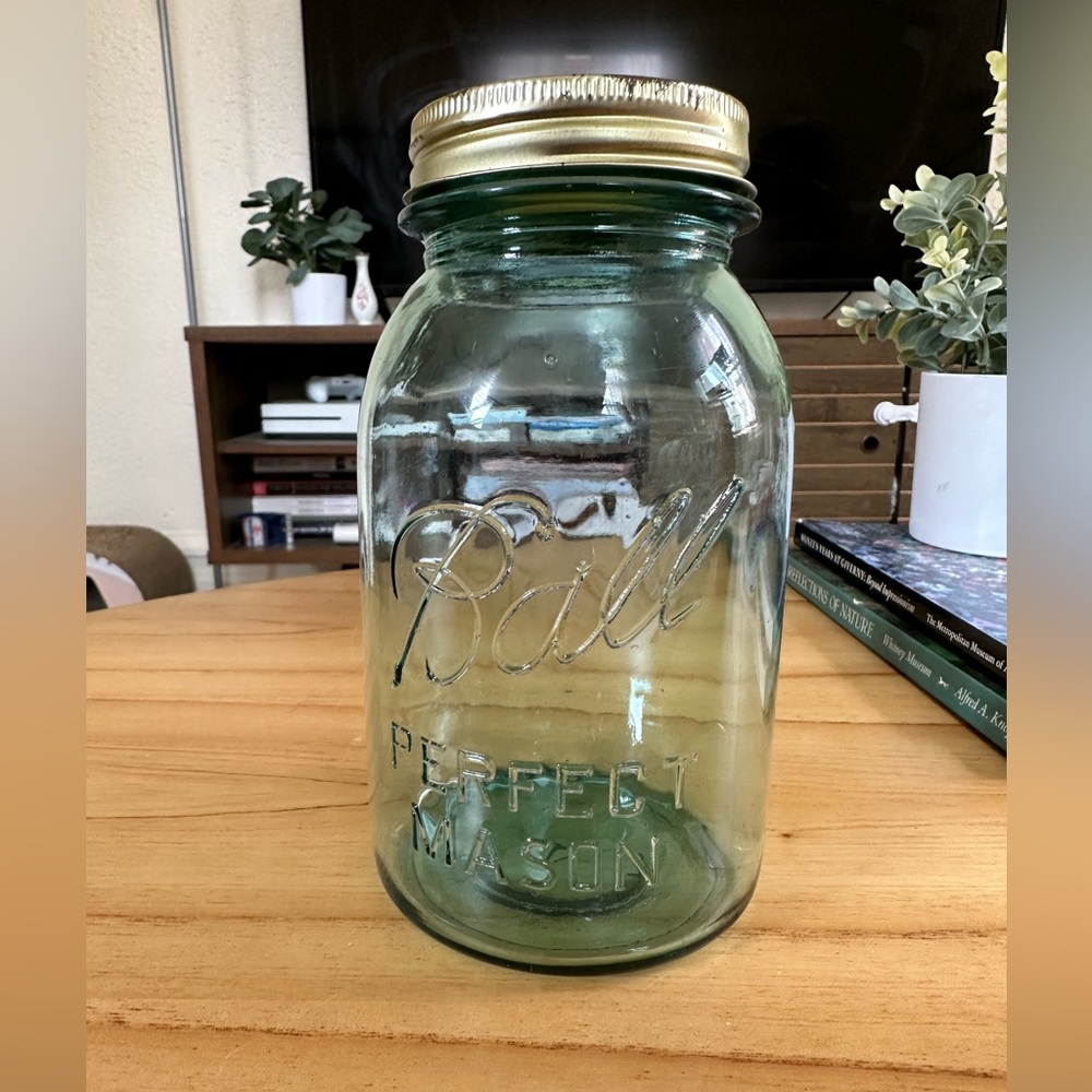 Vintage Ball Perfect Mason jar with screw top lid